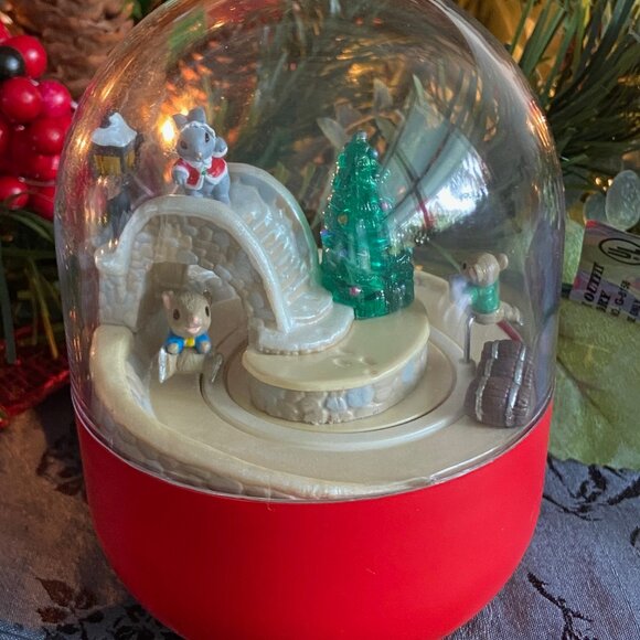 Hallmark Keepsake Ornament "JUMPIN FOR JOY" 1995 - Picture 4 of 9